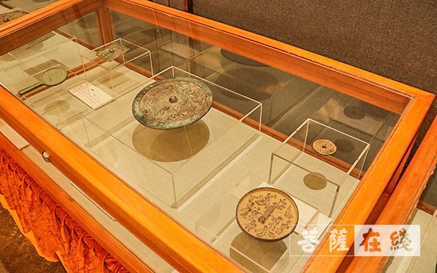 文化-庆祝新中国成立七十周年 上海宁国禅寺举行胡建宁个人藏品捐赠暨展览仪式