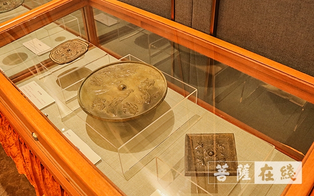 文化-庆祝新中国成立七十周年 上海宁国禅寺举行胡建宁个人藏品捐赠暨展览仪式