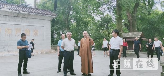 佛教-中央网信办网络社会工作局一行前往长沙麓山寺调研