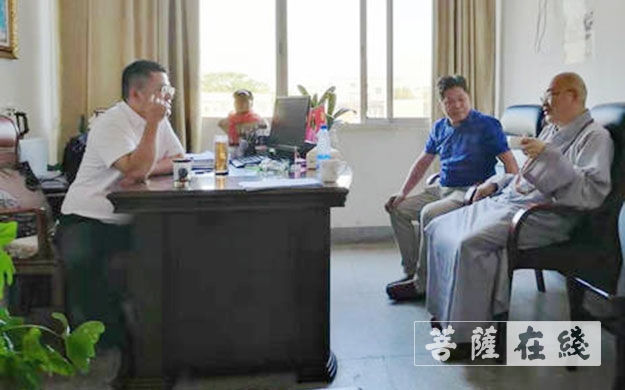圣辉大和尚国庆前夕前往杨嘉桥镇慰问周菊华奶奶