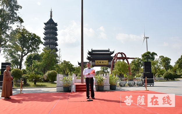 升旗仪式-上海市奉贤区宗教界在东海观音寺举行升国旗仪式