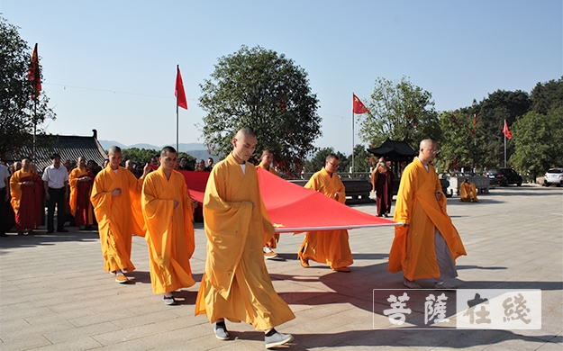 佛教-湖北咸宁市佛教界举行升国旗仪式庆祝新中国成立70周年