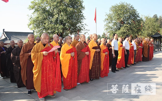 佛教-咸宁市佛教界举行升国旗活动庆祝中华人民共和国成立70周年