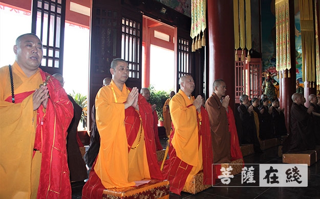 佛教-咸宁市佛教界举行升国旗活动庆祝中华人民共和国成立70周年