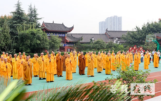 时政-重庆佛学院举行升国旗仪式庆祝中华人民共和国成立70周年