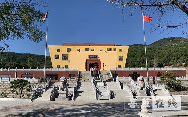 佛教-庆祝新中国成立70周年 泰山佛教界举行升国旗仪式