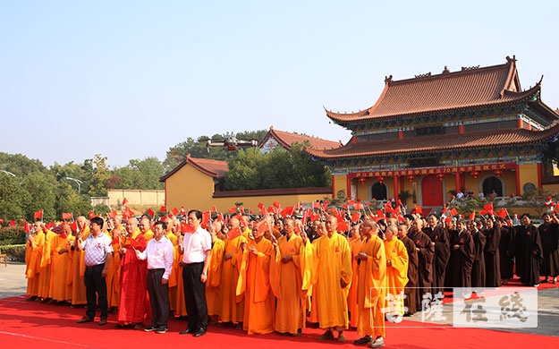佛教-合肥市庐江县佛教界举行升国旗仪式庆祝新中国成立70周年