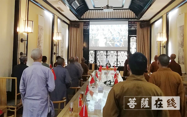 梁平-梁平区佛协组织僧俗收看国庆七十周年大会实况