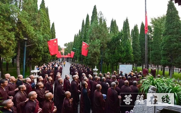 佛教-河北柏林禅寺举行庄严的升国旗、教旗仪式