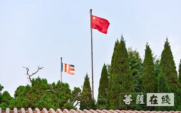 佛教-河北柏林禅寺举行庄严的升国旗、教旗仪式