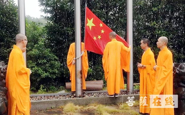 佛教-温州头陀寺举行升国旗仪式喜迎祖国70华诞