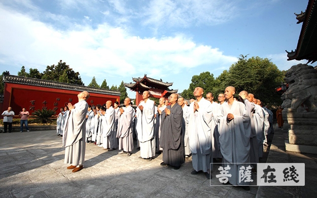 升旗仪式-黄梅四祖寺举行庆祝新中国70华诞升国旗仪式