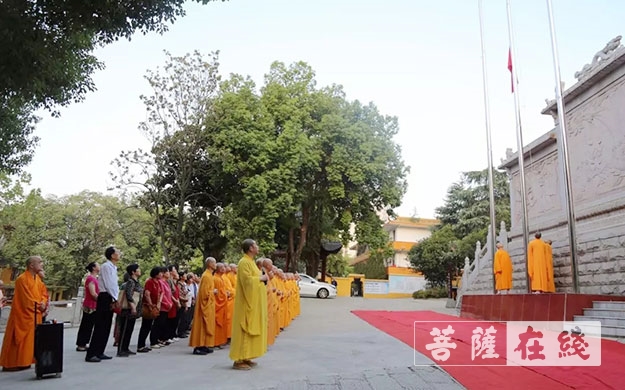 升旗仪式-宝通禅寺举行升国旗仪式 庆祝中华人民共和国成立70周年