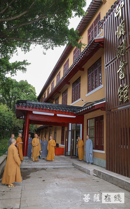 台风-道慈大和尚一行赴法雨禅寺等寺院查看台风影响情况