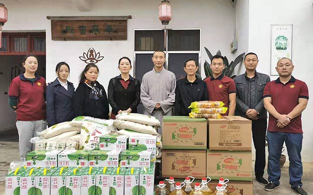 大宝-合肥大宝佛寺·华藏书院慰问敬老院老人