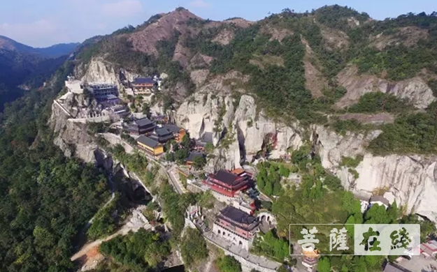 佛教-他发愿将6万平方采石场改造成为佛教石窟艺术中心