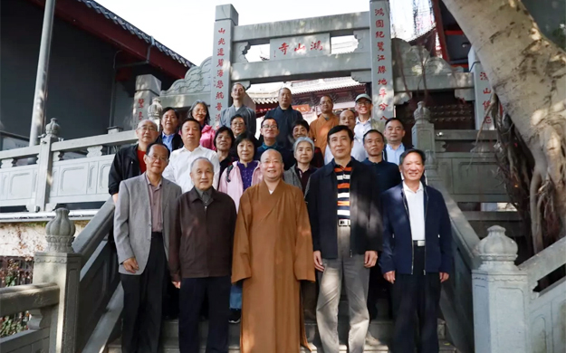 佛教-福建省民宗厅离退休老干部一行到访厦门鸿山寺