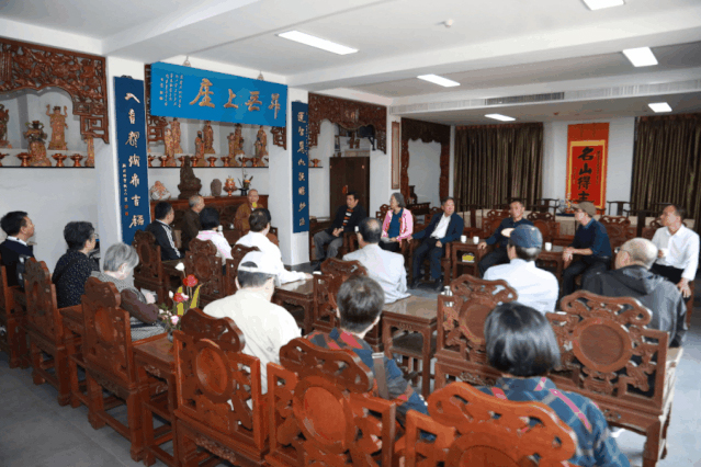 佛教-福建省民宗厅离退休老干部一行到访厦门鸿山寺