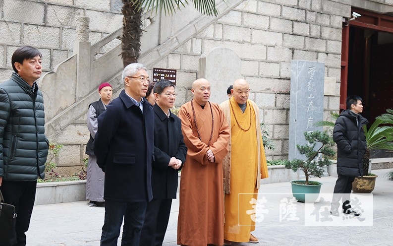 江苏省政协社会法制委员会一行赴徐州兴化禅寺调研