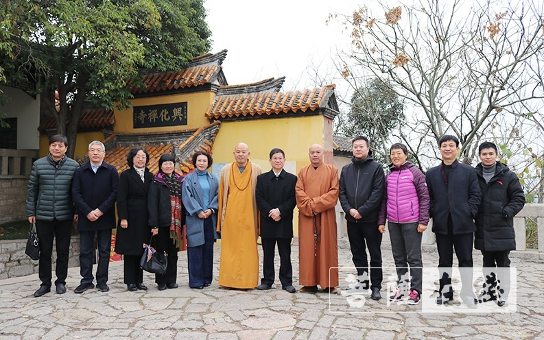 江苏省政协社会法制委员会一行赴徐州兴化禅寺调研
