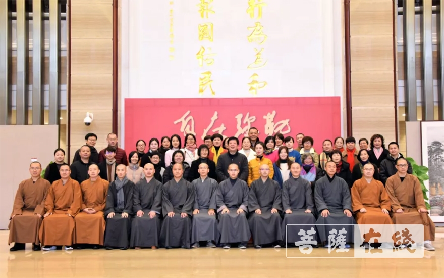 佛教-浙江佛学院举行第一届居士教育班结业典礼