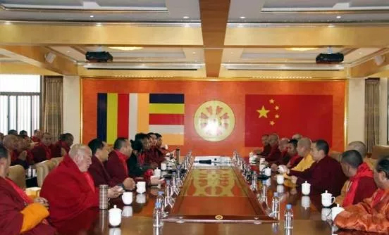 佛教-西藏藏传佛教重要代表人士培训班一行参访法门寺