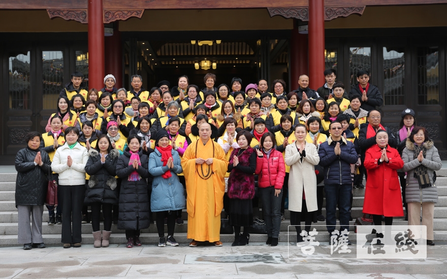 摄影-上海洪福寺举行腊八施粥慈善感恩活动