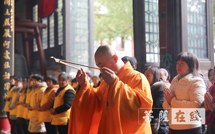 摄影-上海洪福寺举行腊八施粥慈善感恩活动