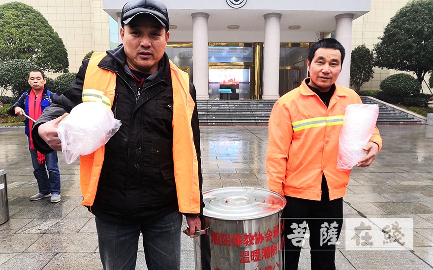 湘阴-湖南湘阴法华寺举行“来吉祥 过腊八 幸福粥”温暖湘阴人民活动