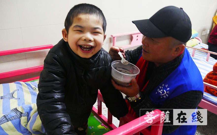 湘阴-湖南湘阴法华寺举行“来吉祥 过腊八 幸福粥”温暖湘阴人民活动