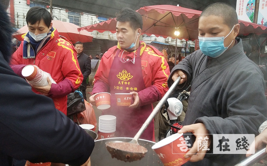 大宝-合肥大宝佛寺“腊八施粥” 传递传统文化温情和深意
