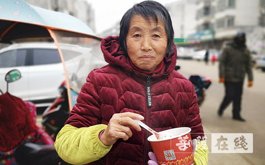 大宝-合肥大宝佛寺“腊八施粥” 传递传统文化温情和深意