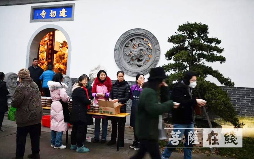 佛教-南京建初寺举行腊八施粥活动