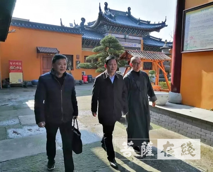 时政-南浔区委常委、统战部长金荷新走访永欣寺检查安全工作