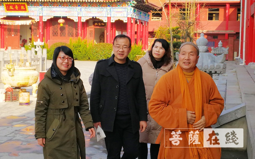 时政-汉中市民族宗教事务局领导赴天灯禅寺走访慰问