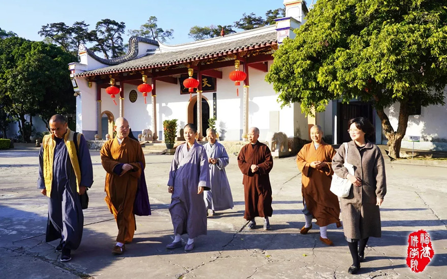 佛教-福建省佛教协会副会长本性大和尚慰问崇福寺常住老法师