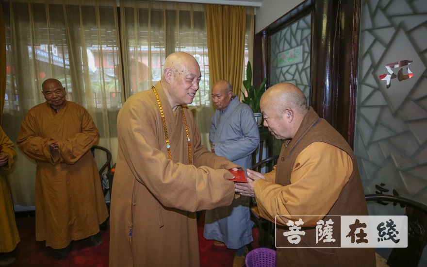 佛教-道慈大和尚一行赴佛教颐养堂和本山敬老院进行新春慰问