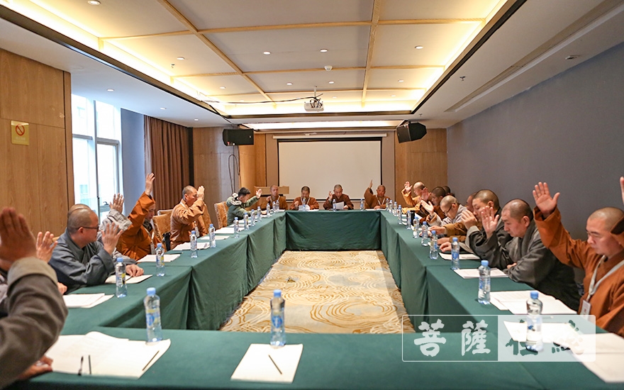 佛教-抚州市召开佛教第三次代表会议 学辉法师连任会长