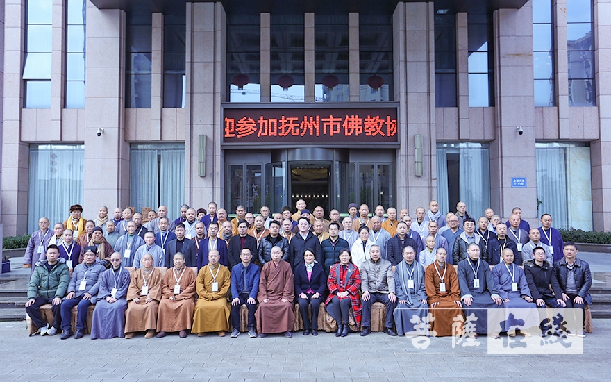 佛教-抚州市召开佛教第三次代表会议 学辉法师连任会长