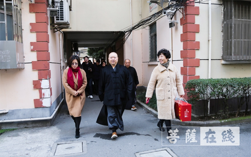 慈善-新春送温暖 | 玉佛禅寺方丈觉醒大和尚走访困难家庭