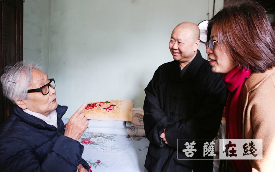 慈善-新春送温暖 | 玉佛禅寺方丈觉醒大和尚走访困难家庭