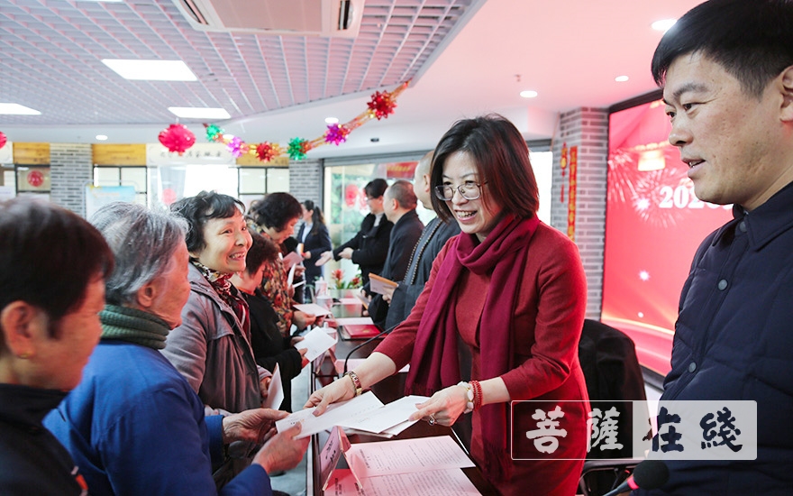 慈善-新春送温暖 | 玉佛禅寺方丈觉醒大和尚走访困难家庭