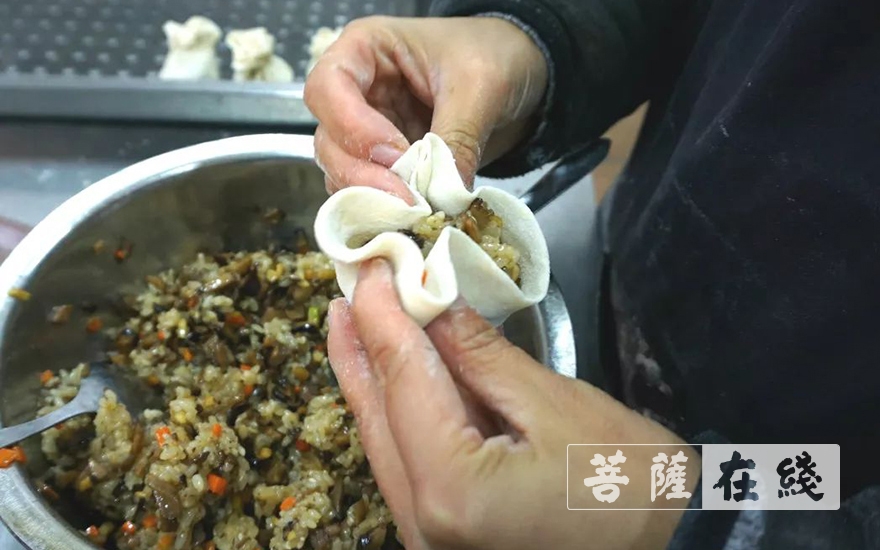佛教-看视频学素菜，曹山宝积寺张灯结彩迎新年