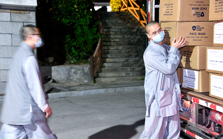 南普陀寺-南普陀寺慈善会海外采购第二批21万个口罩顺利运抵回国