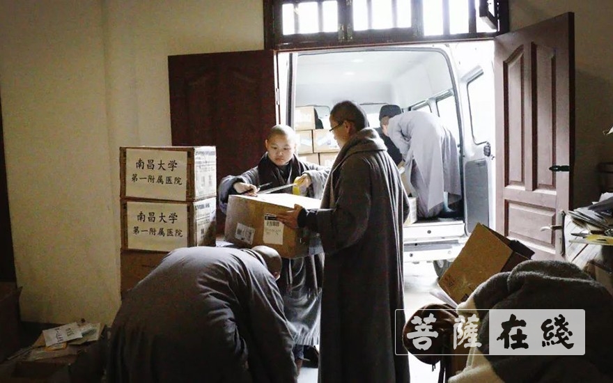 医疗-守护白衣天使 曹洞慈善基金会点对点援助医疗物资