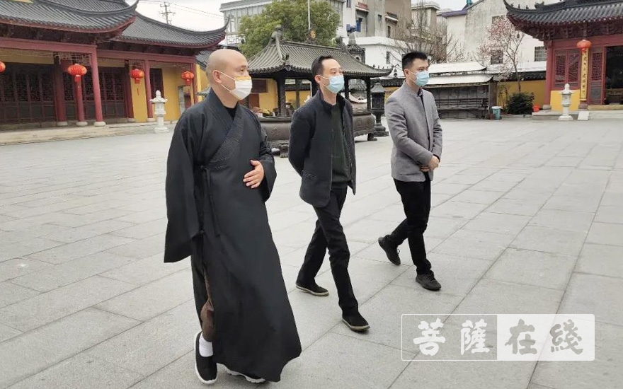 疫情-绍兴市委统战部副部长一行前往安康寺走访检查