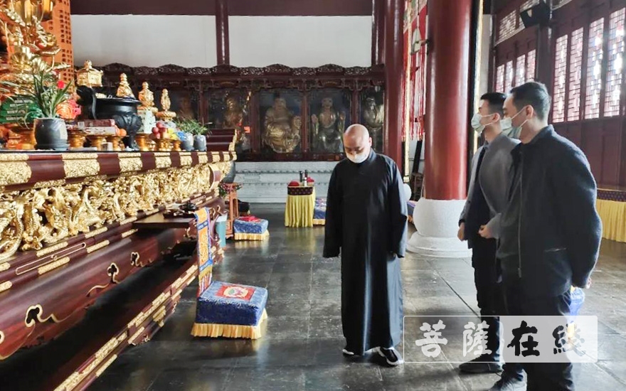 疫情-绍兴市委统战部副部长一行前往安康寺走访检查