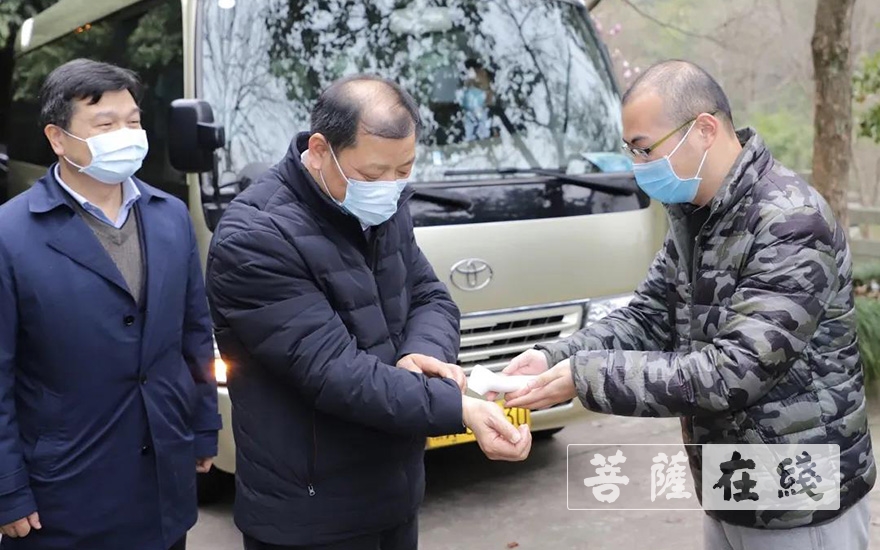 疫情-浙江省政协副主席陈铁雄一行走访慰问省佛协