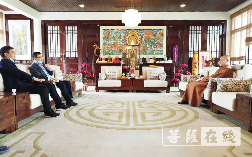 疫情-湖州市长兴县政协领导朱惠汉、周文胜一行走访慰问寿圣寺