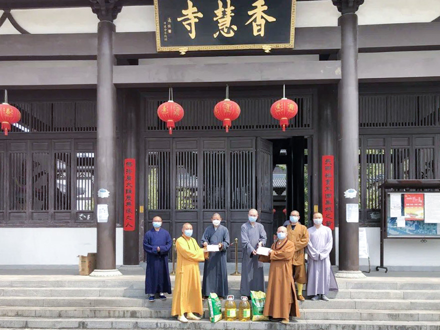 佛教-广东东莞佛教界积极开展教内帮扶解困活动